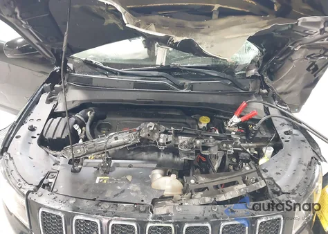 2019 Jeep Compass Latitude 4X4 z USA, uszkodzony, nr VIN 3C4NJDBB9KT690507